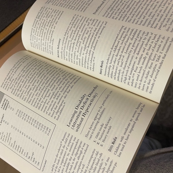 Encyclopedia of Natural Medicine Book - Picture 4 of 5